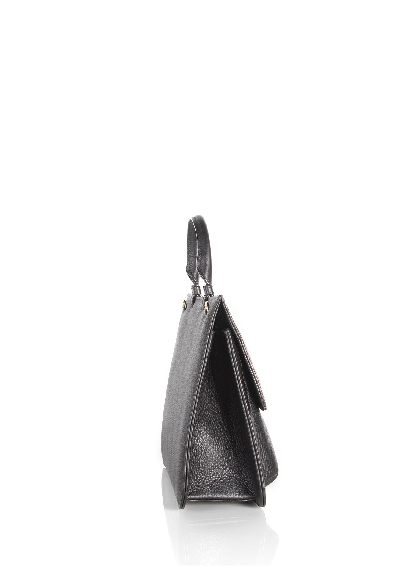Side gusset on brown leather saddle bag - Darby Scott