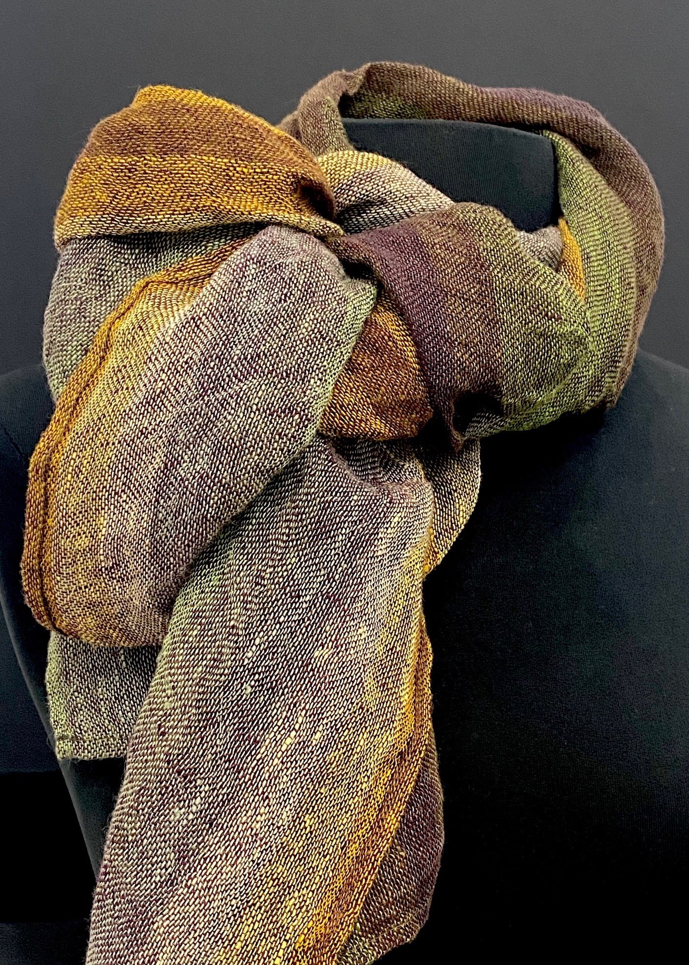 Wrapped scarf in pure linen