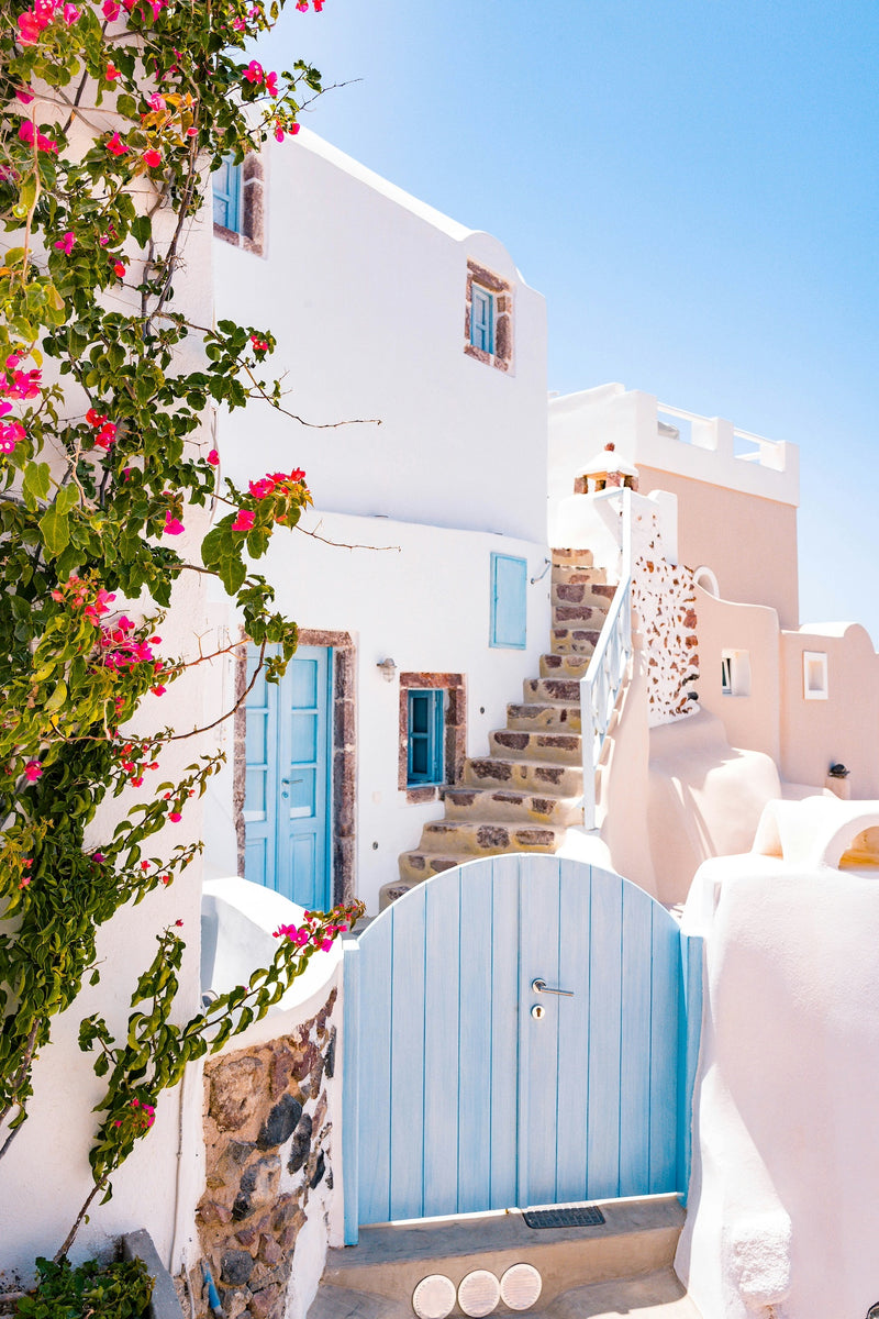 Stucco House, Gate, Curved Stairs - Photo credit Ryan Spencer