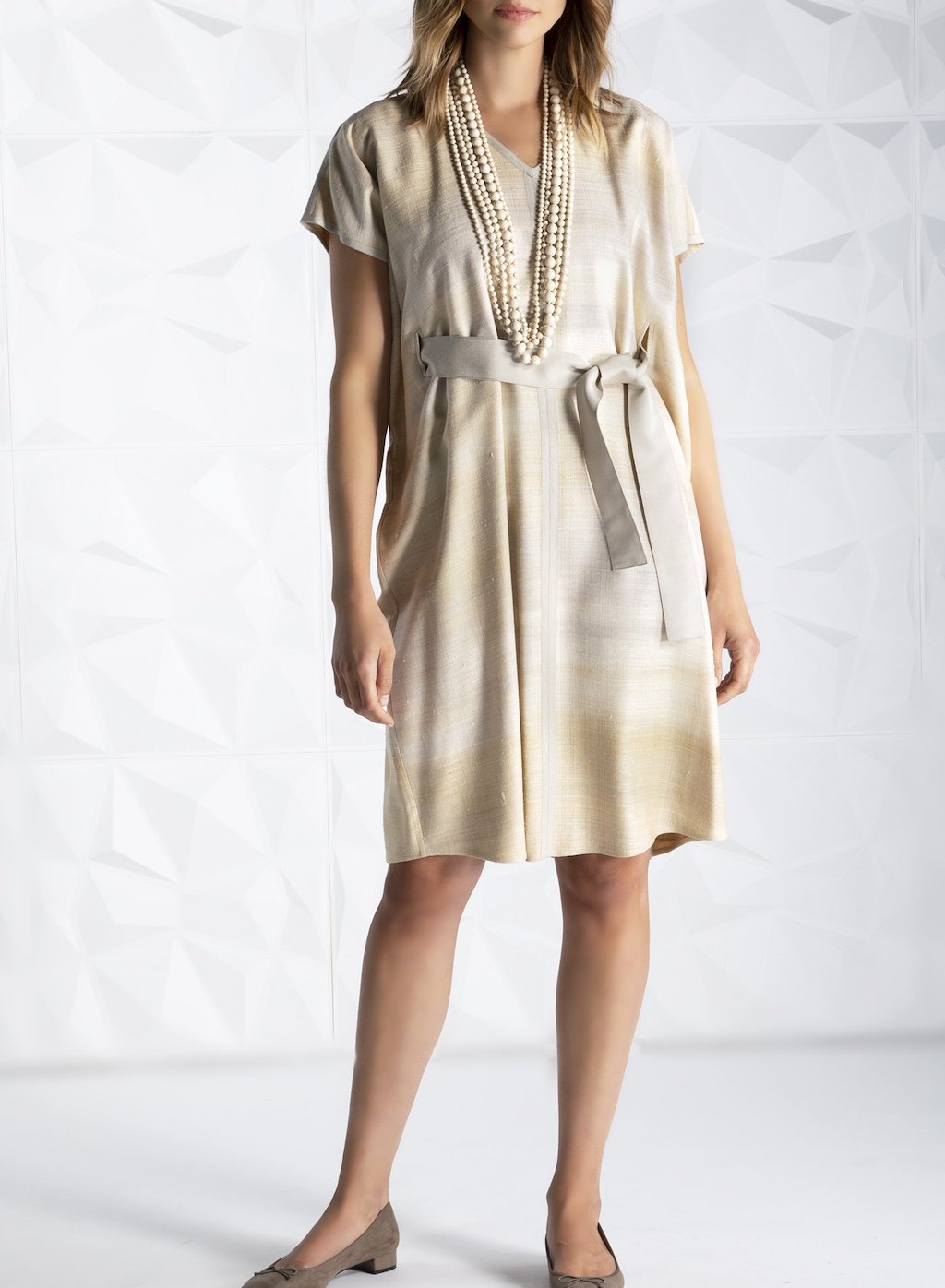 Model in caftan style silk-linen pull-over dress - Darby Scott