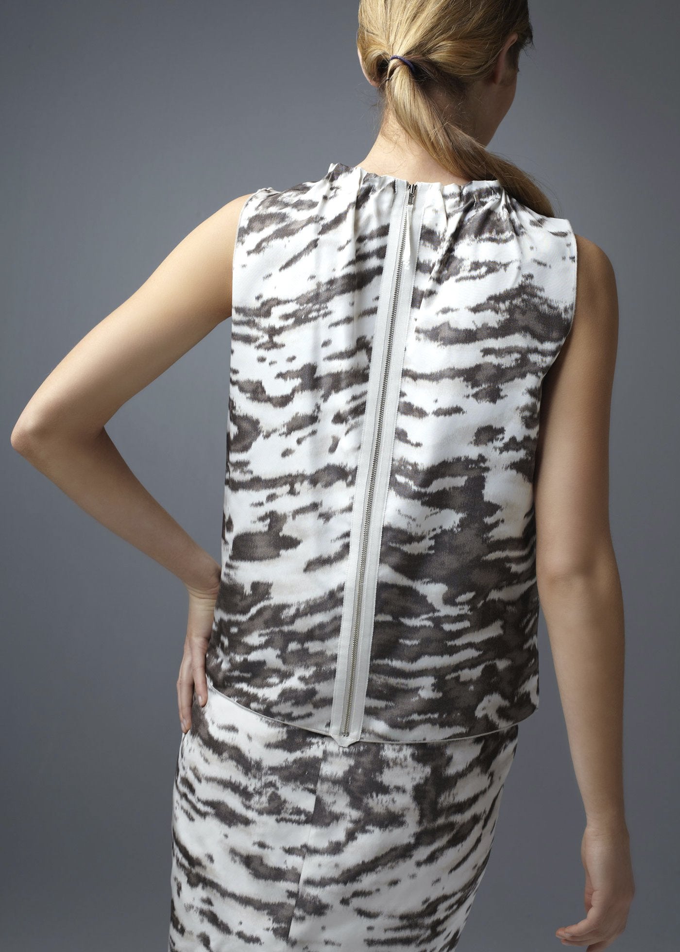 Back Zipper on Sleeveless Shell - Darby Scott